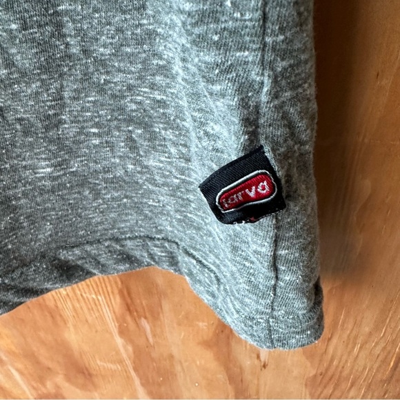 Larva Sugar Skull Colorful Short Sleeve Heather Gray Crew Neck Tee - Picture 4 of 9